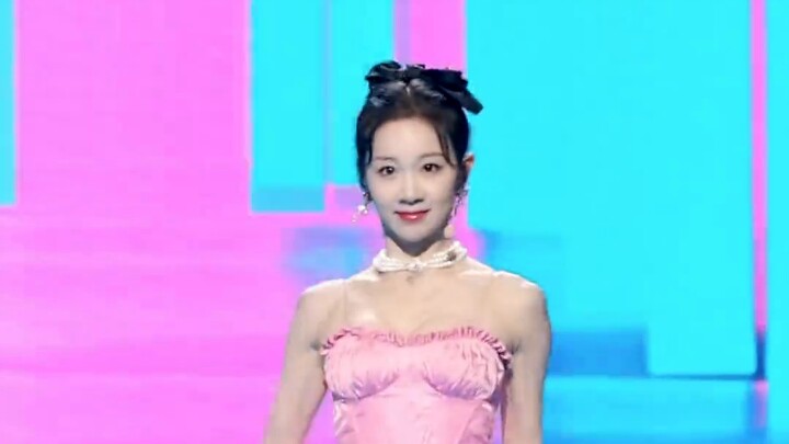 [Li Zixuan] Live shot of the stage of "Beauty is up to you" at the King of Glory co-creation night