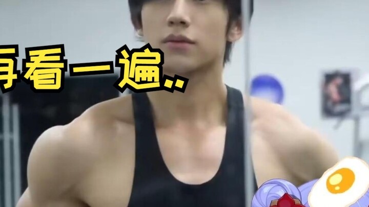 A Zi's live broadcast made a muscular man drool