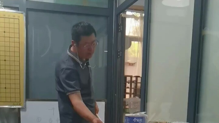 Ngay cả Tà Kiếm Tiên cũng phải gọi một tiếng “ca ca”!