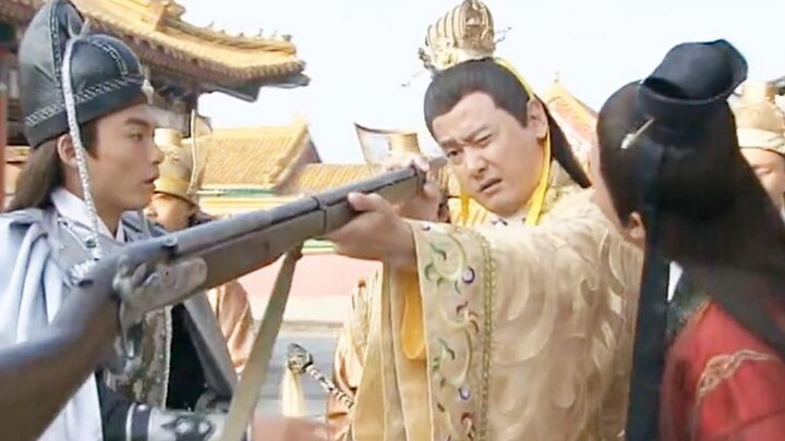 Hoàng đế chưa bao giờ nhìn thấy súng hỏa mai phương Tây trước đây nên đã loay hoay với nó một thời g