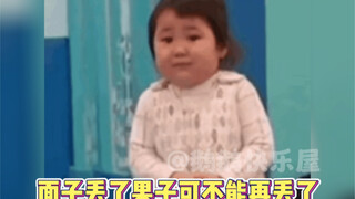 Tangan kecilnya sangat imut!