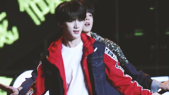 ชมเสน่ห์บนเวทีของหนุ่มหล่อสุดเท่! ช็อตสดเพลง "I Want You to Care" ของ Ding Chengxin