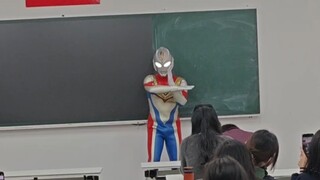 When you put on your coolest clothes and go to class, you can transform into Ultraman Dyna in the cl