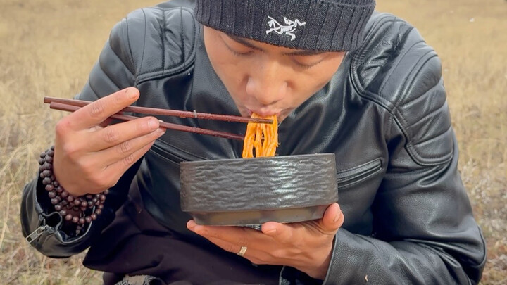 Wandaibai Takes You to Enjoy Yak Steak Outdoors on the Plateau