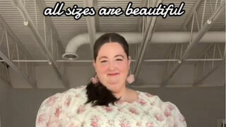 Thật tuyệt, tất cả các bạn nữ đều có thể mặc những chiếc váy xinh đẹp