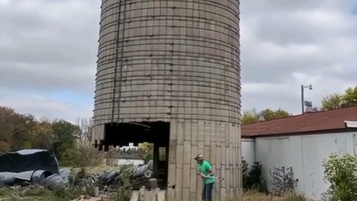 Karyawan-karyawan pemberontak yang melanggar peraturan keselamatan. Petugas keselamatan: Siapa yang 