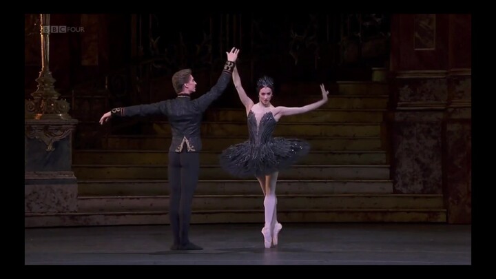 บทวิจารณ์บัลเลต์ Shao Bao ของจักรพรรดิบัลเลต์หงส์ดำ Pas de Deux