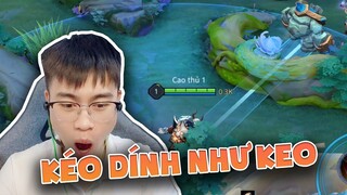 Những cú kéo dính như keo