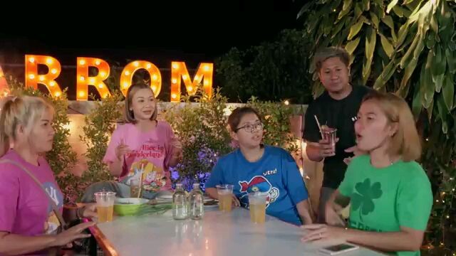 ເປີດໃຫ້ຂີ້ເຫລົ້າ