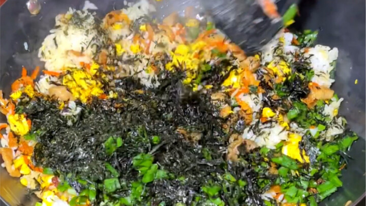 What's it like to have a mom who can cook? Here's a collection of various fried rice dishes!