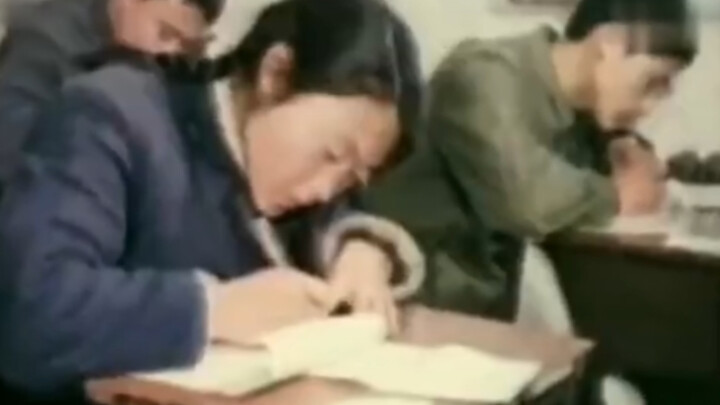 Real footage from the first college entrance exam after the resumption of the 1977 Gaokao system—com