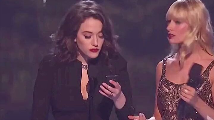 2 Broke Girls: The two sisters are the same as in the play