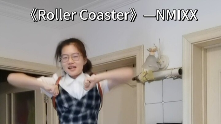 "Roller Coaster" - NMIXX sings and dances with the microphone on