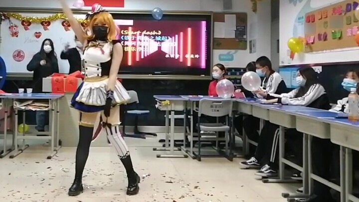 Bagaimana rasanya seorang siswa SMA melakukan cosplay di sekolah untuk pertama kalinya