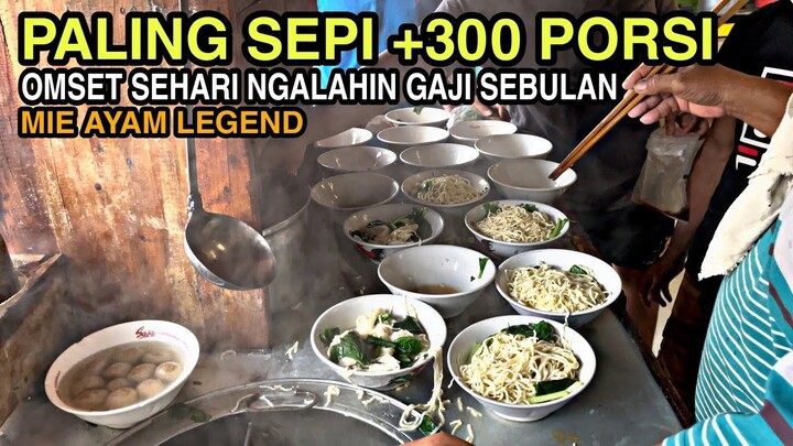SEKALI BUAT PULUHAN PORSI WALAU PANDEMI GAK PERNAH SEPI. MIE AYAM LEGEND KELAPA GADING SEJAK 1979