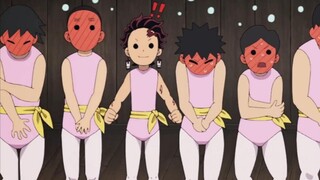 The others blushed when they put on ballet costumes, but Tanjiro didn't change. You are just like me