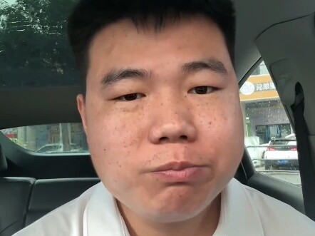 The God of Gods, the Ice Wolf King, has already taken control of his mind; chewing has replaced thin