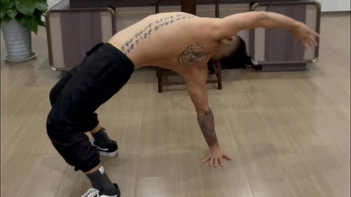 35岁，确实有点折磨自己的味道 越来越多的人说不要练了，练不出来的，但是倔强的性格改不了，决定要做的事情，义无返顾勇往直前，人生能做自己喜欢的事情就该知足了