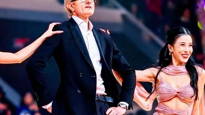 【ห้ามกะพริบตา】โชว์เปิดเวทีสไตล์ละตินที่ทำให้ทั้งฮอลล์ลุกขึ้นยืน! มิสเตอร์เฟอร์รารีนำเต้น ไอคิวสุดทรง