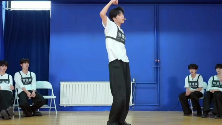 【จางกุ้ยหยวน】วัยรุ่นผู้กล้าหาญบุกทะลุ (เกมป่าเถื่อน) (คู่แข่ง) การประเมินการร้องและเต้น