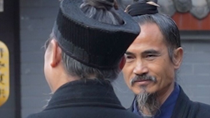 انظروا، هذا هو أستاذي!