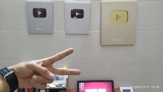 Unboxing Gold Youtube Button