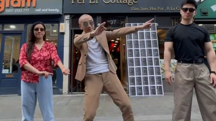 TikTok 英国伦敦中国老板抽象广告视频第26集爆爆火美食届影帝paul 哥舞奇迹