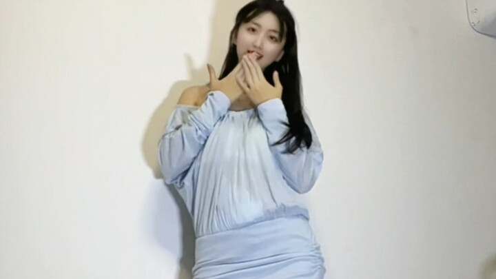 Sexy Backless Look Is Here!