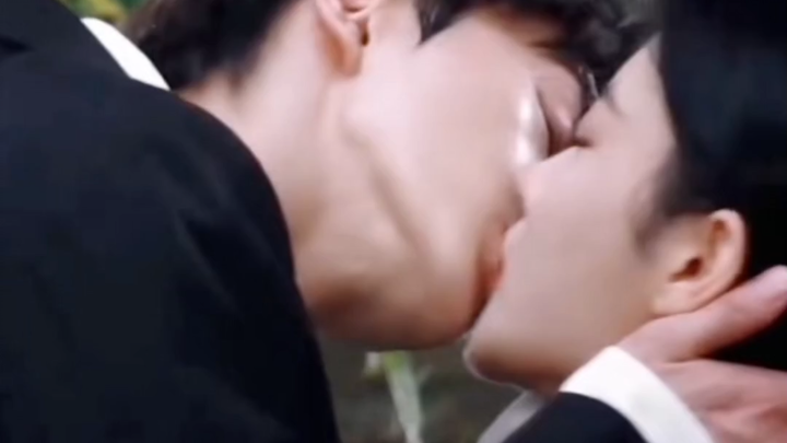 The behind-the-scenes footage is overwhelmingly sweet! No wonder Song Jiang says his wife has very h