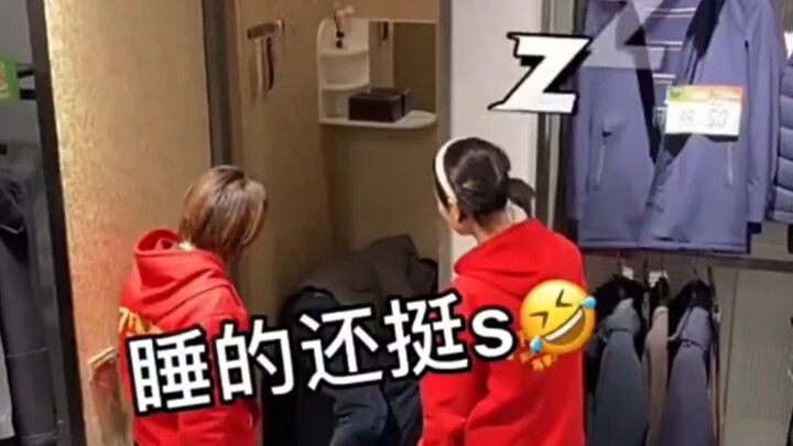 一男子在服装店试衣服，眨眼功夫 竟然“离奇消失”，结果却是...
