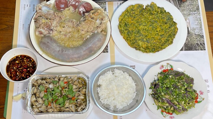 لا أتكئ على الجماعة، ولا أخاف من الاستقلال. ليكن الصخب صخبًا، فأنا أفعل ما يحلو لي وحدي.