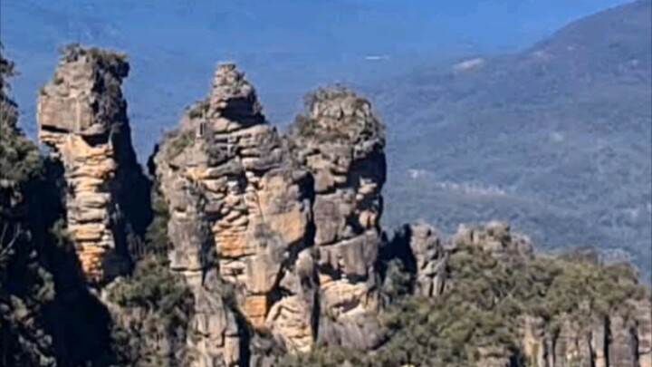 Iconic sandstone pillars in Australia's Blue Mountains.