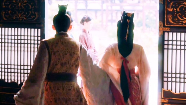 The moment she said, “Li Chuan, get up…” and, grabbing her younger brother, turned and walked away, 