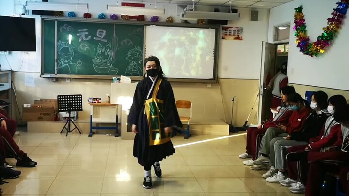 Di gala sekolah karena mantra lompat Xia Youjie op + tanah murni yang bahagia