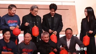 春节档的排片就跟这个台子一样挤