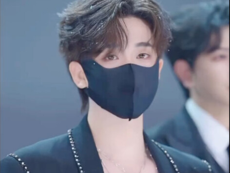 The first dance "Fiction" from Rich Crew's group livestream is so cool! DY: T. Raozi