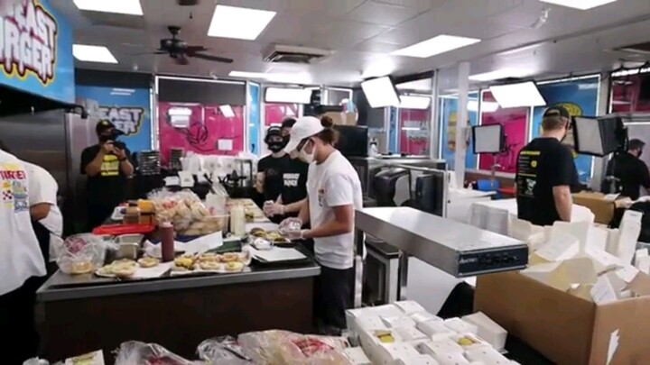 I Opende A Restaurant That Pays You To Eat At It