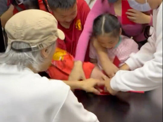 Lam Chi Chung and his children emptied Stephen Chow’s red envelope.