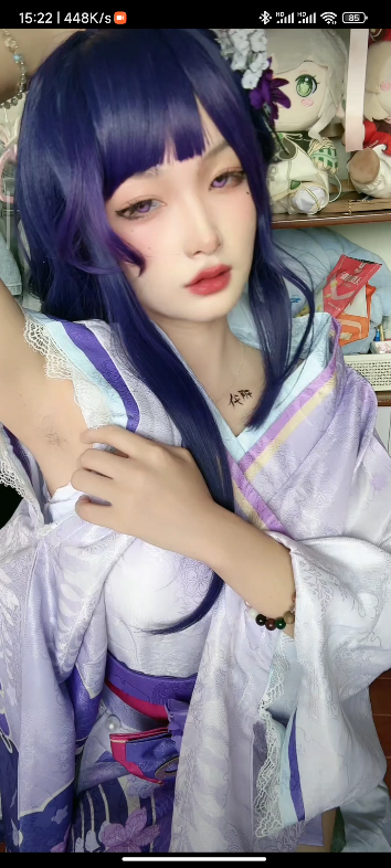 Op-chan serba bisa, pamer ketiak