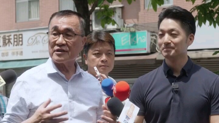 Mayor Jiang and Li Sichuan tour the negative-pressure smoking area, building a smoke-free YanTai Nor