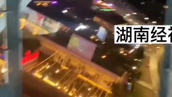 Pemuda Terpana Setelah Bayar 7 Yuan Naik Bianglala Raksasa