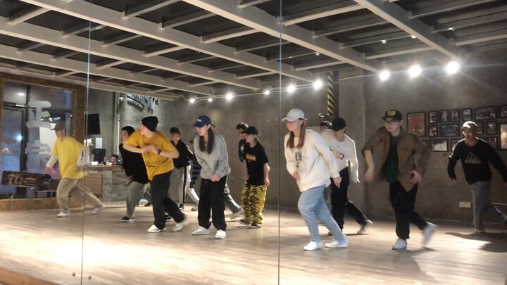 Oh my god! Wow! Miska Mosca! Old School HIPHOP teaching clips shared