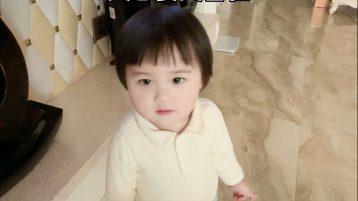 เอาลูกโป่งมาแกล้งเธอ ทำเอาเธอกลัวจนแก้มสั่นเป็นเยลลี่ไปแล้ว!