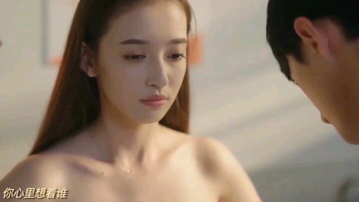 男医生给女朋友检查身体，需要把衣服脱掉，女孩有点害羞，于是男医生就说“要我帮你吗？”