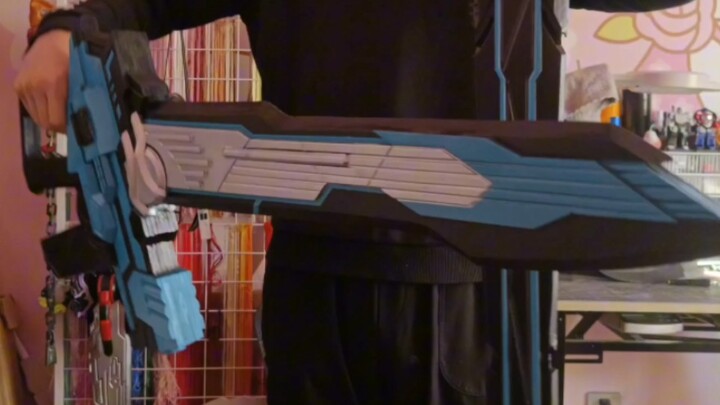 The Black Fox's twin swords arrived late but soon!