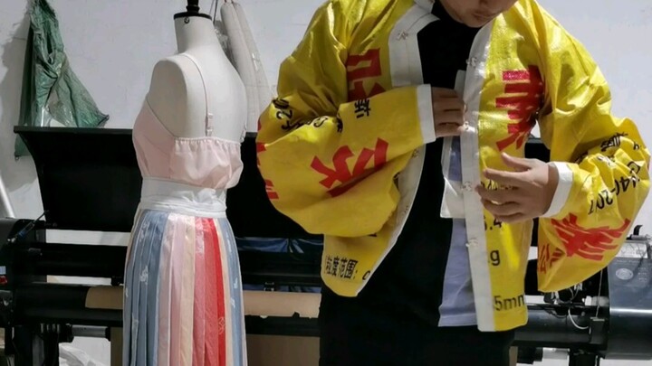 تجربة لبس حقيقية للزي الصيني التقليدي مع كيس اليوريا