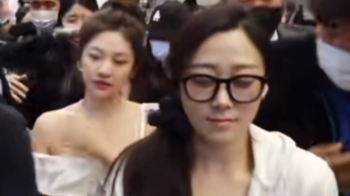 Hahaha, ekspresi musimnya bikin aku ngakak banget! Aku sampai nahan ketawa mati-matian karena dia di