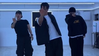 MONSTA X SHOWNU 'like Jennie' challenge