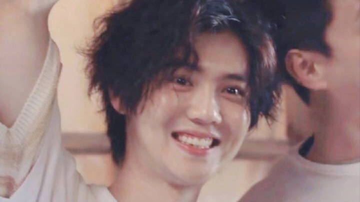 【Lộc Hàm】“Nhìn các đàn em trên sân khấu, hẳn anh đã nhớ về chính mình của ngày xưa”