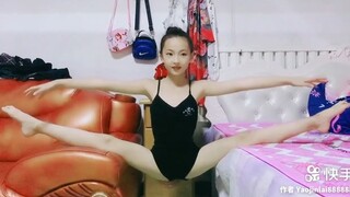 小舞蹈生悬空负角度横叉